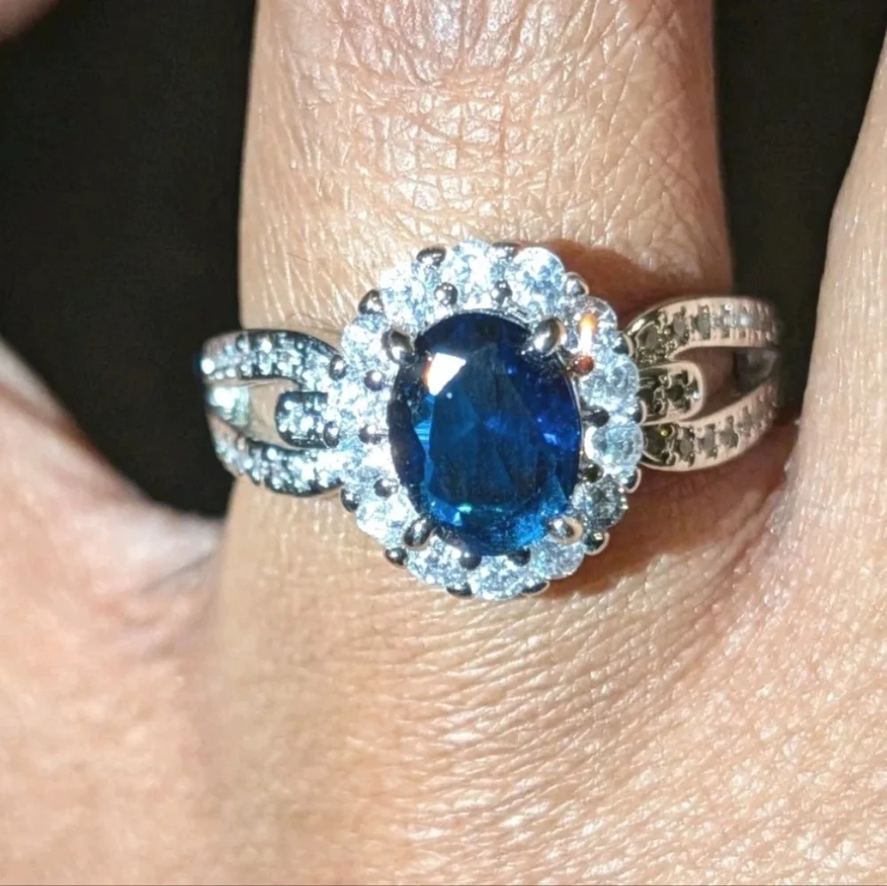 Stunning Ladie's Sapphire Gemstone Zirconia Engagement Ring Sz 7